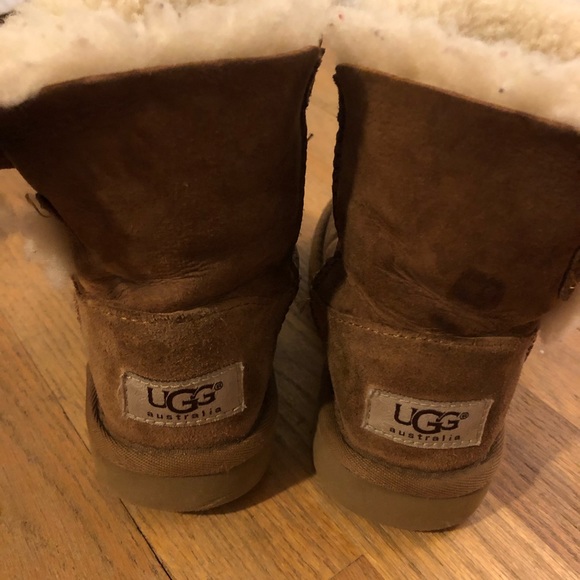 Size 10 chestnut uggs - Picture 2 of 2